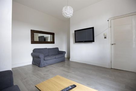 4 bed maisonette to rent in Chillingham Road, Heaton, NE6 - Photo 2