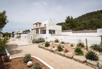 Annual or seasonal rental villa Sa Carroca with sea views