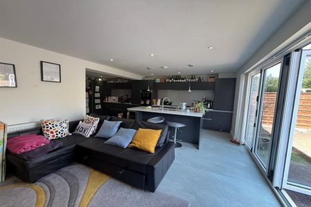 3 Bedroom Detached To Let - Photo 2
