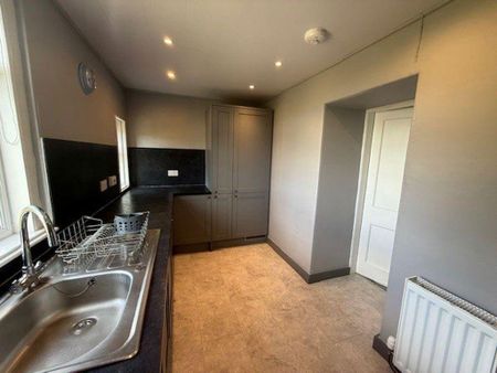 2 bedroom semi-detached house to rent - Photo 5