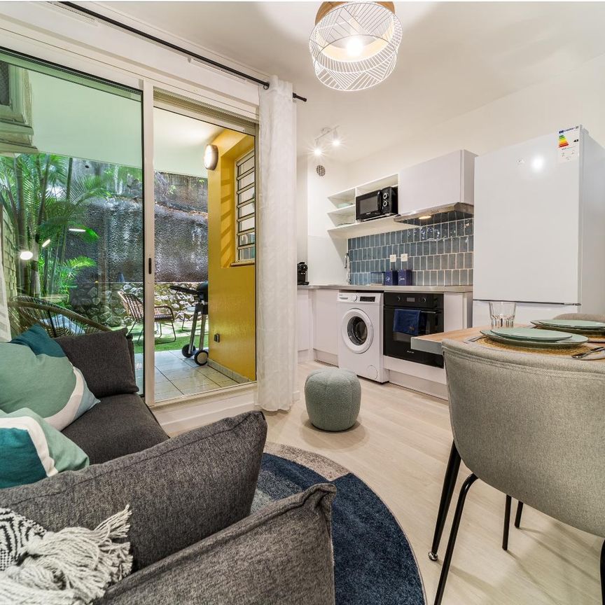 Location Appartement 1 pièce 25m² ST DENIS 97400 - Photo 1