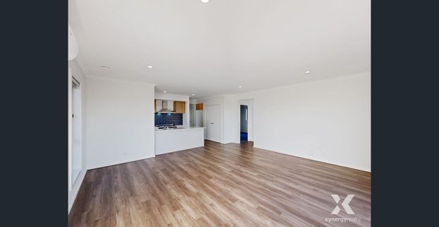 Modern Family Living with Everyday Convenience - Photo 1