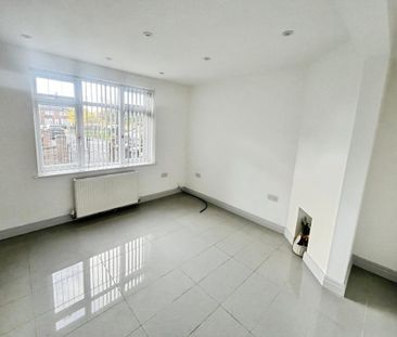 3 bedroom end of terrace house to rent - Photo 1
