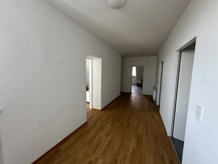 UNBEFRISTET: große 5 Zimmer im frisch ausgebauten Dachgeschoss mit Balkon! - Foto 3
