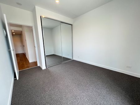 Luxury Living - 2 Bedroom Apartment with second bathroom and study. - Photo 5