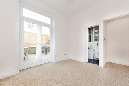 3 bedroom ground floor flat to rent - Photo 3