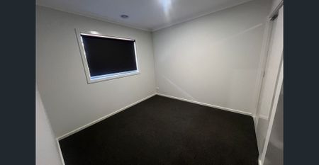 House in Bacchus Marsh with Beautiful Views !!!! - Photo 5