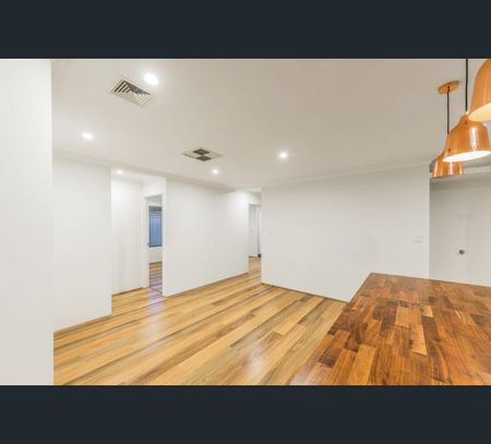 26 Skua Grove, Seville Grove, WA 6112 - Photo 5