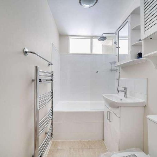 Hanger View Way, West Acton, W3 - Photo 1