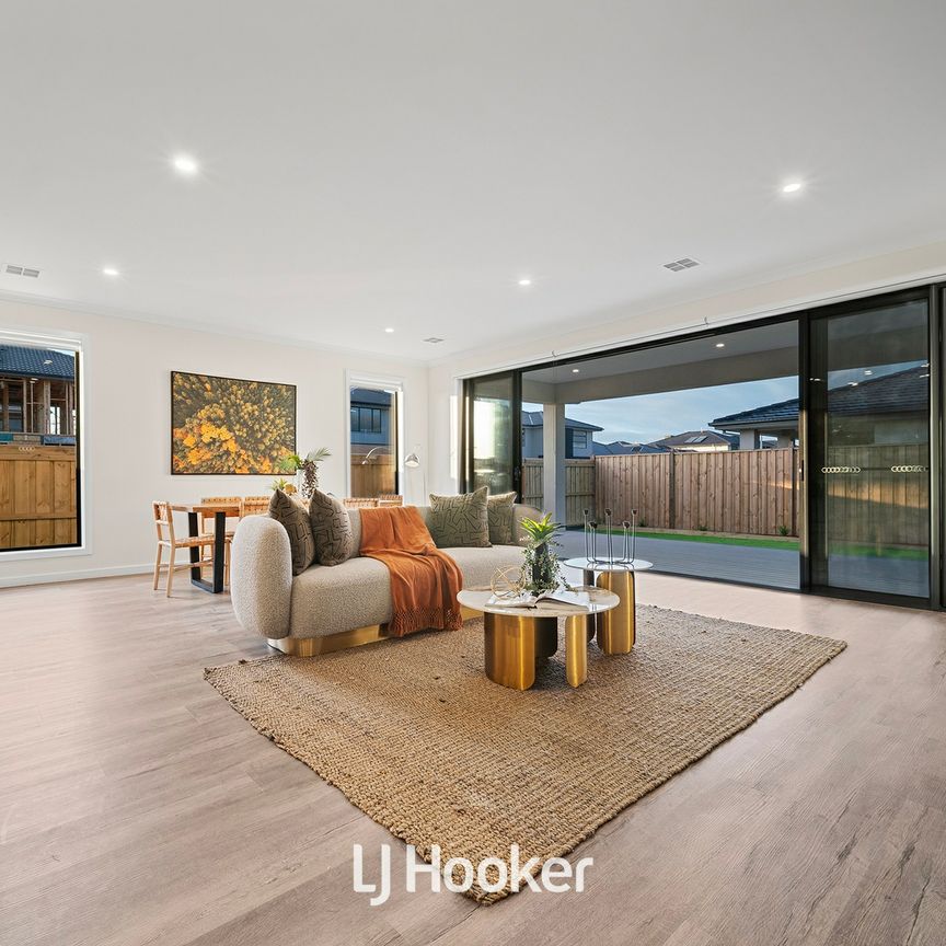 Modern Elegance Meets Everyday Functionality - Photo 1