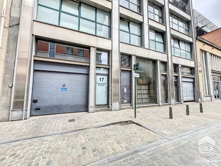 BRUSSEL - PRACHTIGE LOFT MET 2 SLAAPKAMERS + PARKING - Photo 3