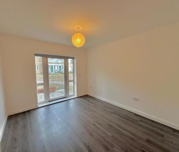 3 bedroom flat to rent - Photo 2