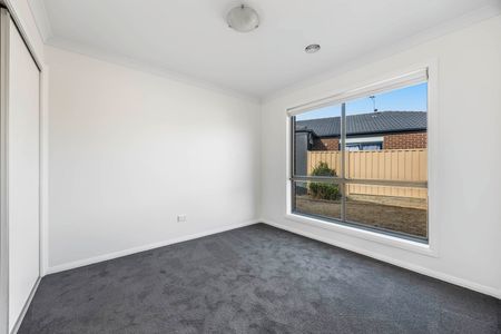 Great Family Home In Ideal Court Location - Photo 4