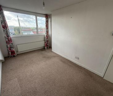 3 bedroom semi-detached bungalow to rent - Photo 6