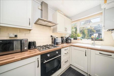 2 bedroom maisonette to rent - Photo 4