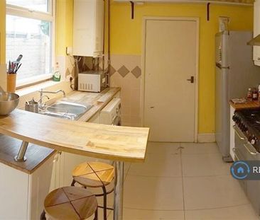 1 bedroom in a house share to rent - Photo 4