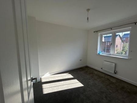 4 bedroom semi-detached house to rent - Photo 2