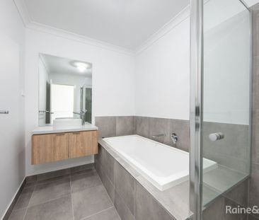 Brand New Large Modern Townhouse! - Photo 3