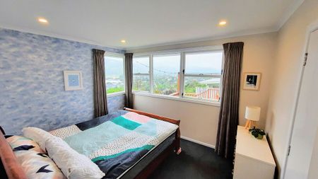 Sunny and private home with a view - Photo 4