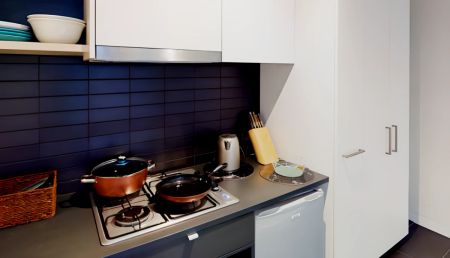 One Bedroom Large with dishwasher &air-conditioner - Photo 2