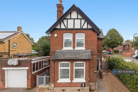 1 bedroom in a house share to rent - Photo 3