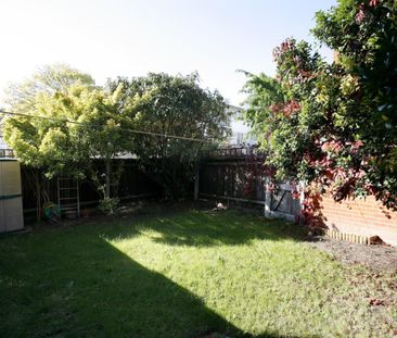 4 bedroom semi-detached house to rent - Photo 5