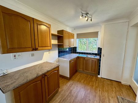 The Green, Bury St. Edmunds, West Row - Photo 3