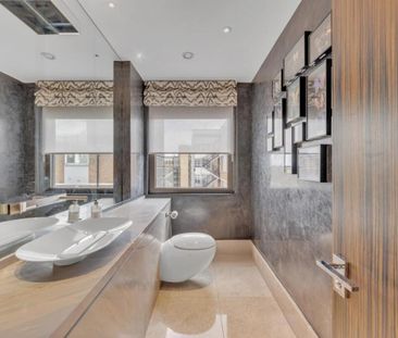 A beautifully presented penthouse apartment within gated grounds of luxurious living space over two floors with magnificent views over London. - Photo 3