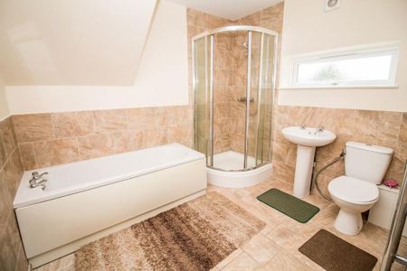 2 bedroom flat to rent - Photo 2