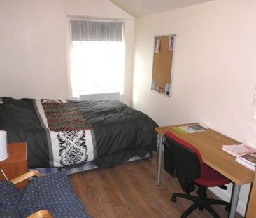 3 bedroom flat to rent - Photo 2