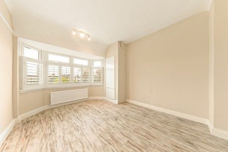 Tamworth Lane, Mitcham, CR4 - Photo 2