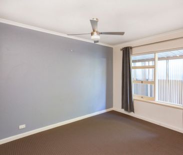 3 Bedroom Home on Hazel Grove! - Photo 2