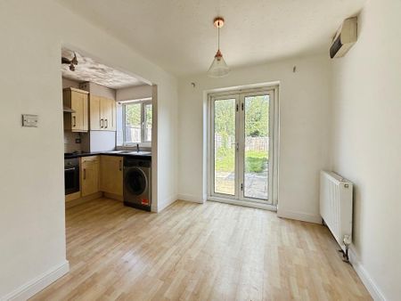 3 bedroom semi-detached house to rent - Photo 2