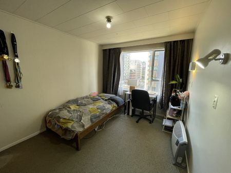 Prime Location Alert! - Photo 2