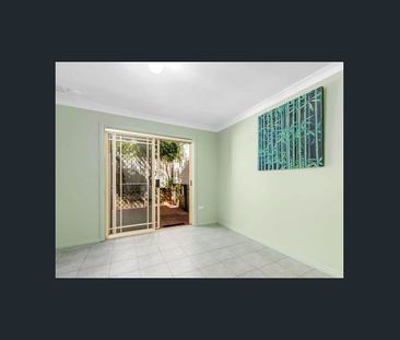 2 Bedroom Townhouse in Central Location - Photo 5