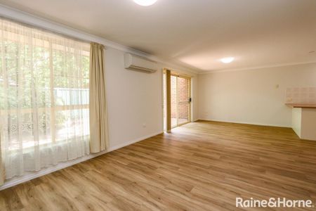 THREE BEDROOM UNIT - Close to town Available 15.12.2025 - Photo 5
