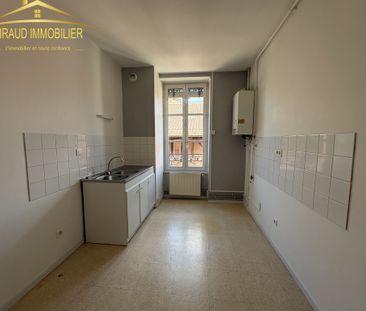Location Appartement 2 pièces 51m² CHARLIEU 42190 - Photo 4