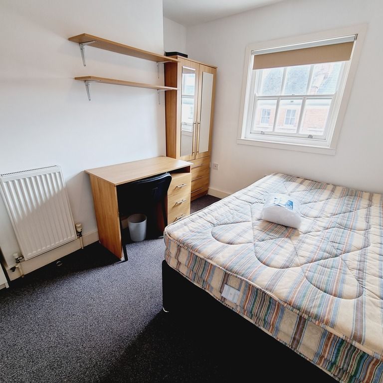 8 Bed Student Accommodation - Photo 1