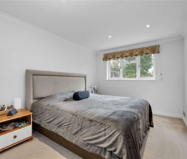 A spacious three bedroom family home in a quiet cul-de-sac, conveni... - Photo 3