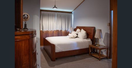 Riverfront Luxury - Photo 4