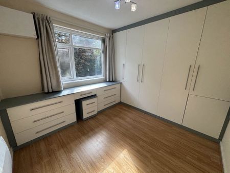 Hilltop Court, Manchester - Photo 2