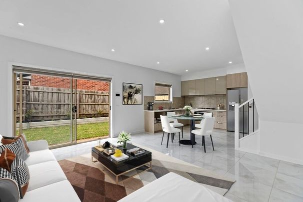 Luxurious Townhouse - Photo 1