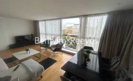 2 Bedroom flat to rent in The Boulevard, Imperial Wharf, SW6 - Photo 2