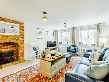 3 bedroom semi-detached house to rent - Photo 2