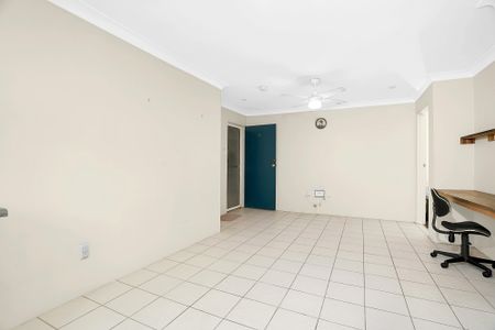 SPACIOUS UNIT IN QUIET COMPLEX! - Photo 4