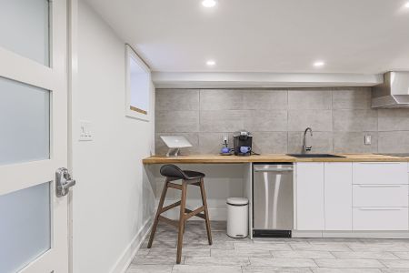 For Lease - 95 Parkside Drive Unit# Rear, Toronto, Ontario - Photo 4
