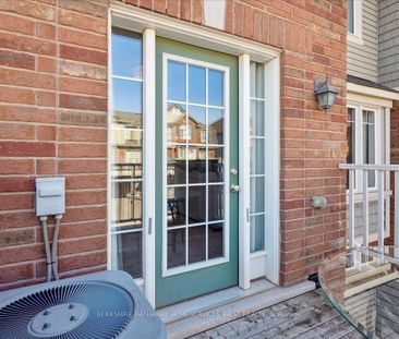 Townhouse For Lease | W8137876 - Photo 6