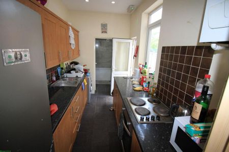 4 bedroom terraced house to rent - Photo 2