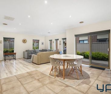 Prestigious Family Home in a Prime Boardwalk Estate Location ! - Photo 3