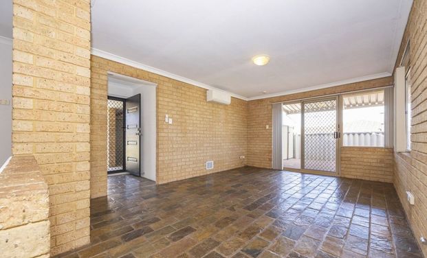 Spacious 3x2 Family Home on a Massive Block – Clarkson - Photo 1